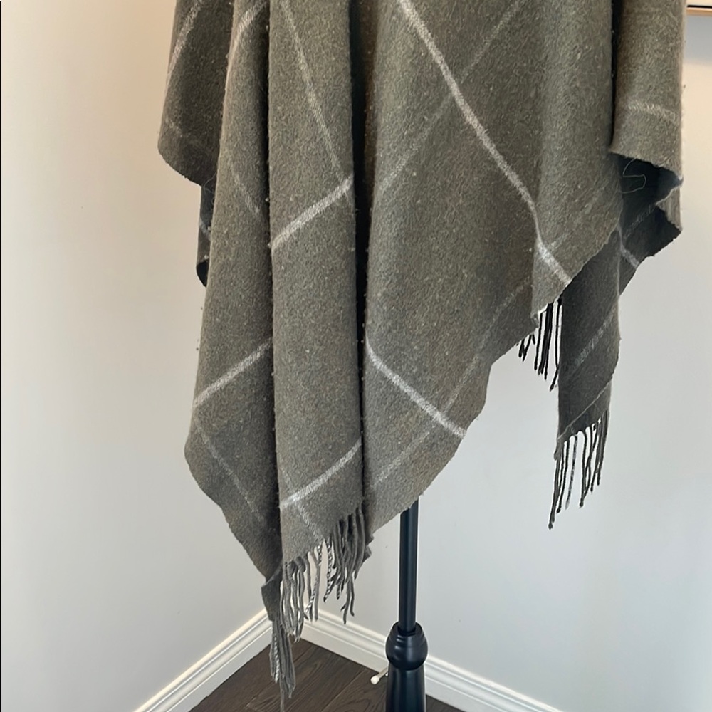 Portolano Dark Gray Plaid Shawl - Picture 5 of 10